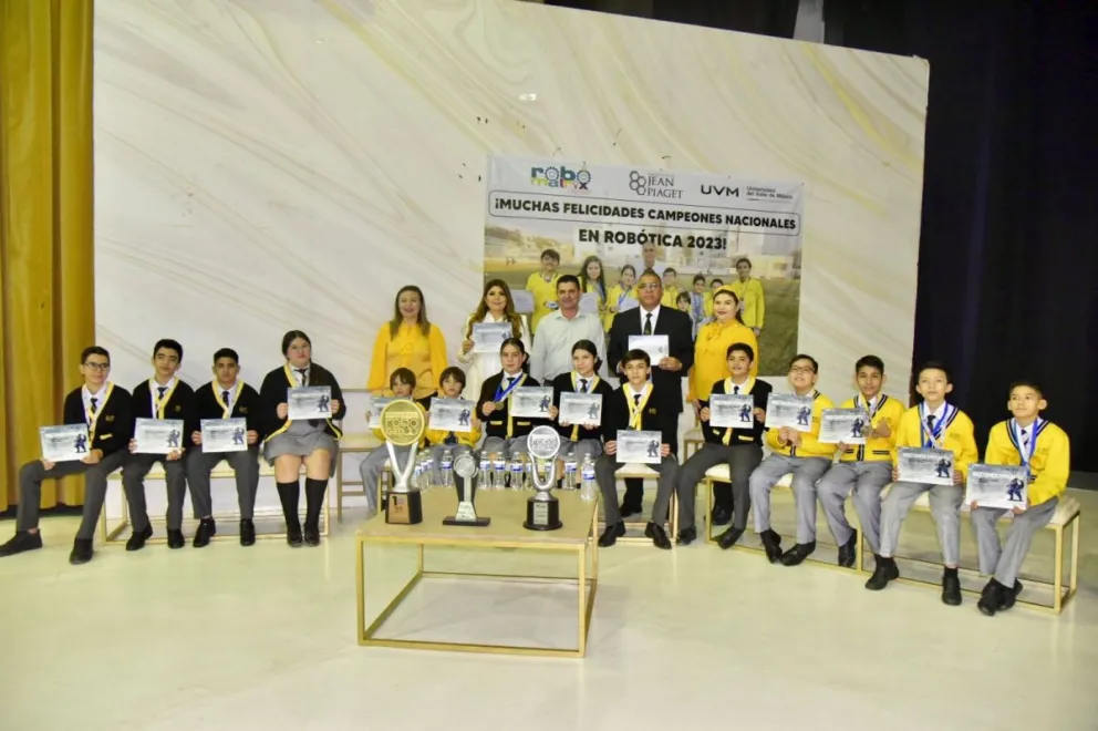 Alumnos del Jean Piaget de Guamúchil gana concurso nacional y estatal de robótica.