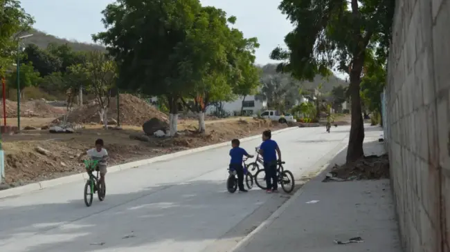 Gracias al esfuerzo conjunto entre del gobierno estatal y municipal, se pavimentarán varios tramos de calles en la colonia Las Coloradas. Fotos: Juan Madrigal