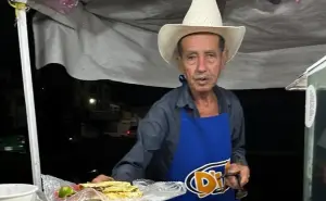 Ya le cae clientela a El Churras y está feliz; sus tacos de carne asada se hacen virales en Culiacán