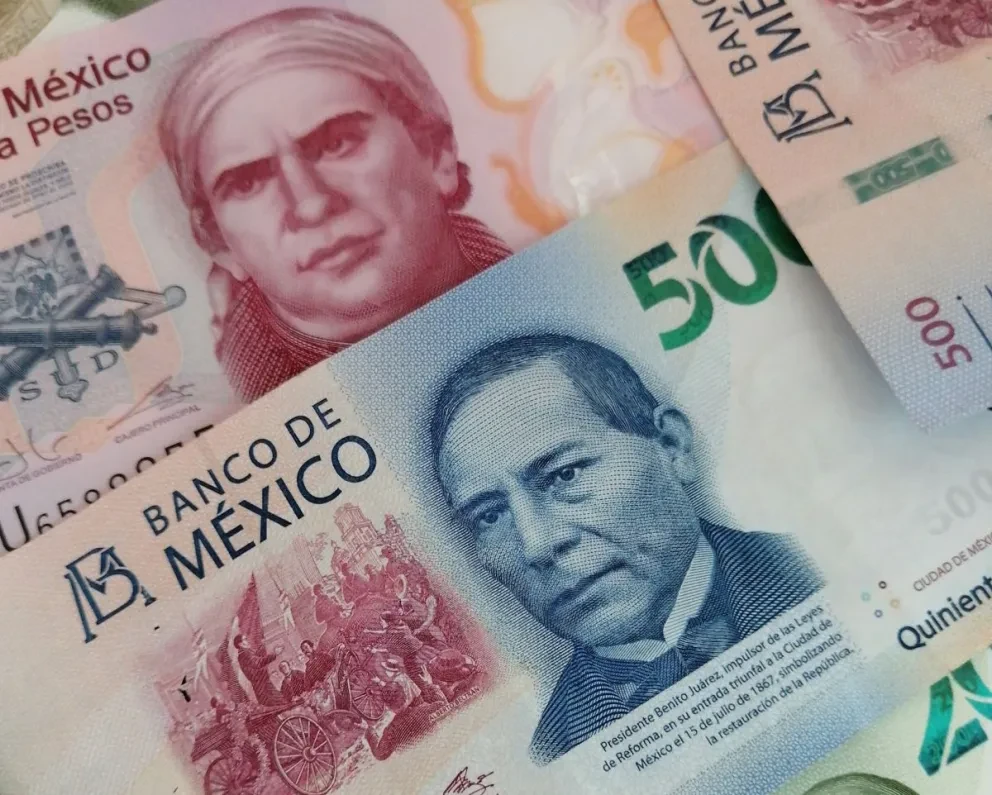 Dinero mexicano.