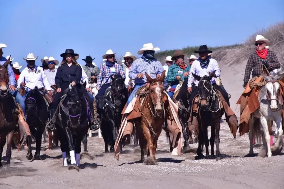 Así fue la Cabalgata Escobar en Mazatlán.