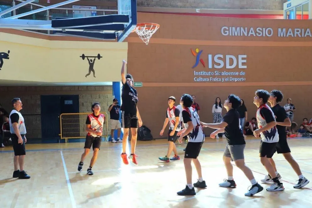 Culiacán logra avanzar a la fase Estatal en la disciplina del Baloncesto, al superar a Badiraguato en la categoría Juvenil Menor Varonil y Juvenil Mayor Varonil. ¡Felicidades!