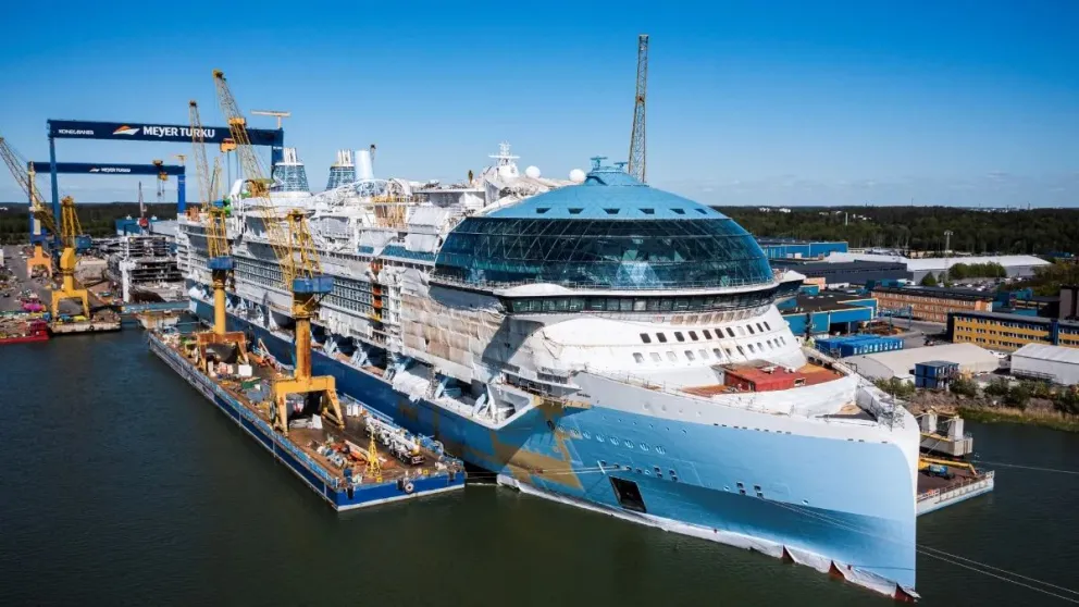 Este crucero mide 365 m de largo, tiene 20 cubiertas y puede albergar un máximo de 7.600 pasajeros a bordo. Foto: AFP