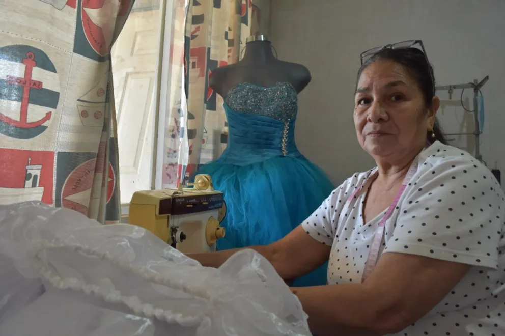 A Mercedes López Beltrán, desde niña le apasionó el mundo de la costura y elaborar prendas de lujo. Fotos: Lino Ceballos