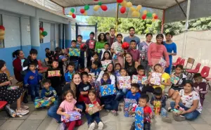 Estudiantes del Tec de Monterrey campus Sinaloa festejan a niños del Campo Pantulis