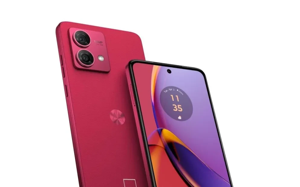 El smartphone Motorola Moto G84 trae altavoces estéreo. Foto: Cortesía