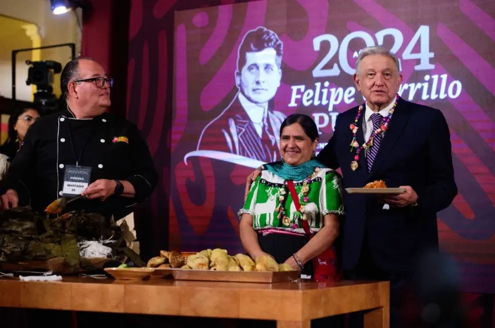 Andrés Manuel López Obrador durante la mañanera celebrando el Día de la Candelaria.