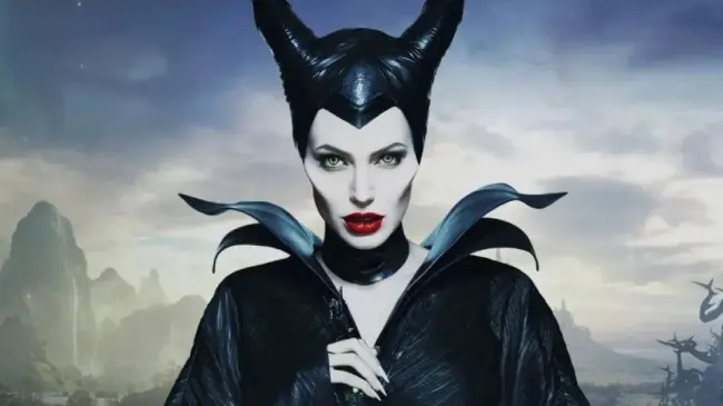 Angelina Jolie es Maléfica.