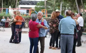 Más de 20 años de “Tardes de Bolero” en el parque de la colonia Gabriel Leyva en Culiacán