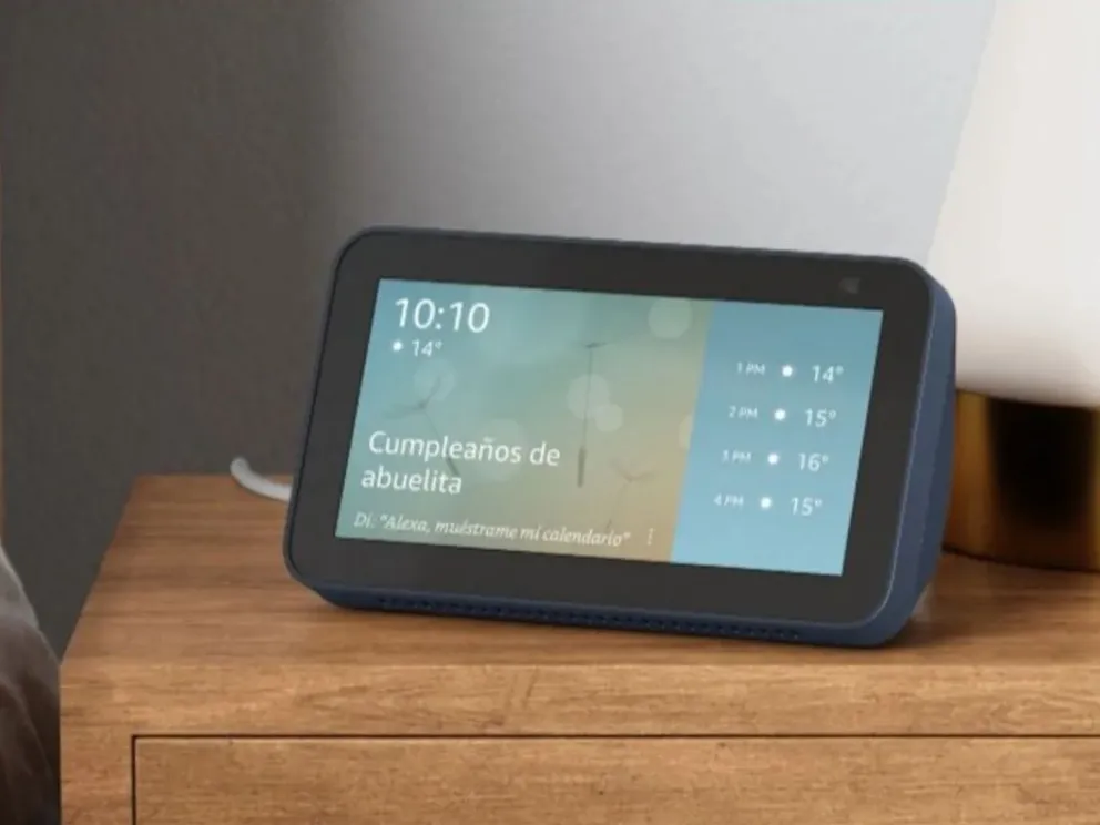 Coppel puso a precio de remate el Echo Show 5, pantalla y bocina inteligente con Alexa integrada. Foto: Amazon