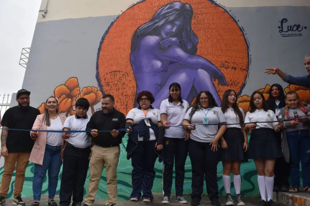 Inauguran mural contra la violencia de las mujeres en la prepa Allende de Culiacán