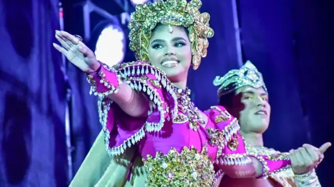 Carolina III es coronada como Reina del Carnaval Internacional de Mazatlán.