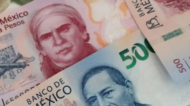 Dinero mexicano.