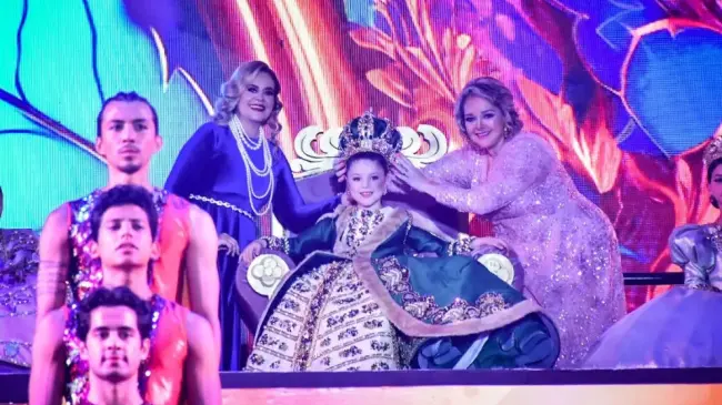 Carnaval Mazatlán 2024 María Paula I es coronada como Reina Infantil