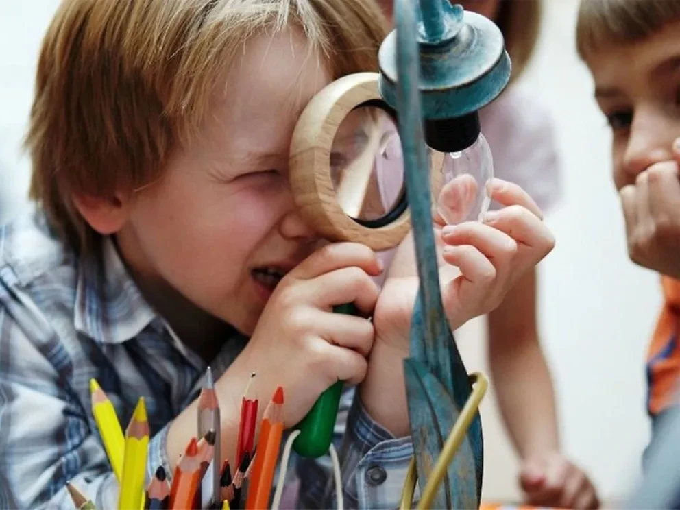 Educar sin sobreproteger: Claves para impulsar a tus hijos de forma saludable