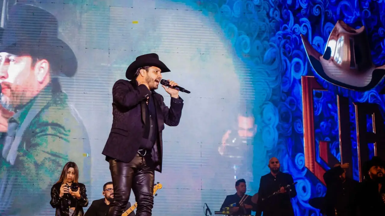 Julión Álvarez se estará presentando en la Feria de la Fresa de Jacona 2024. Foto: Cortesía