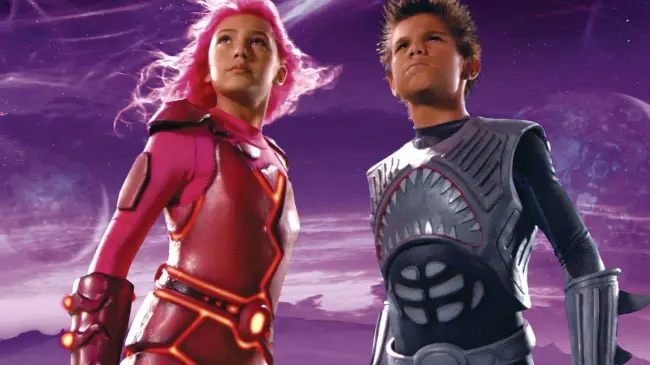 Las aventuras del niño tiburón y la niña fuego se transmitirá por Azteca 7 este domingo.