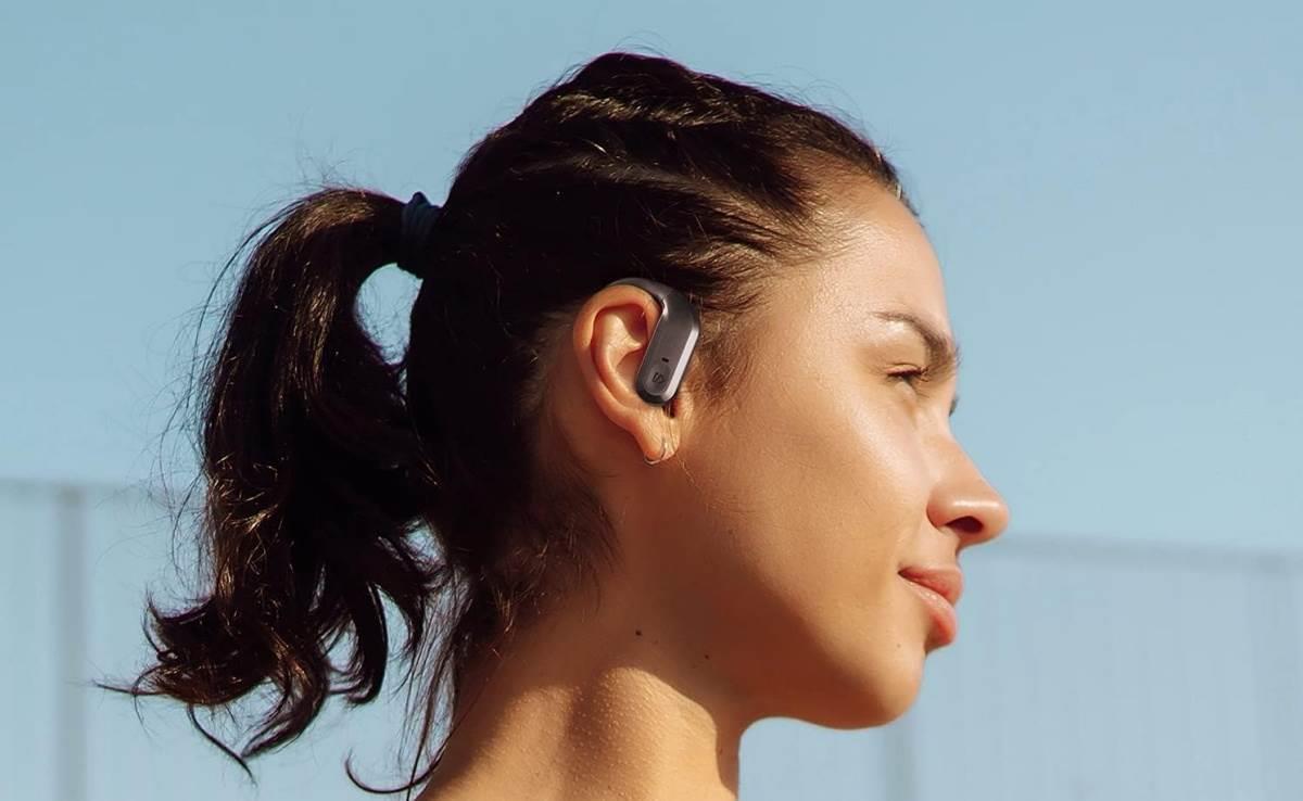 Los audífonos inalámbricos SoundPEATS S5 son ideales para hacer ejercicio, gracias a su diseño deportivo con ganchos. Foto: SoundPEATS