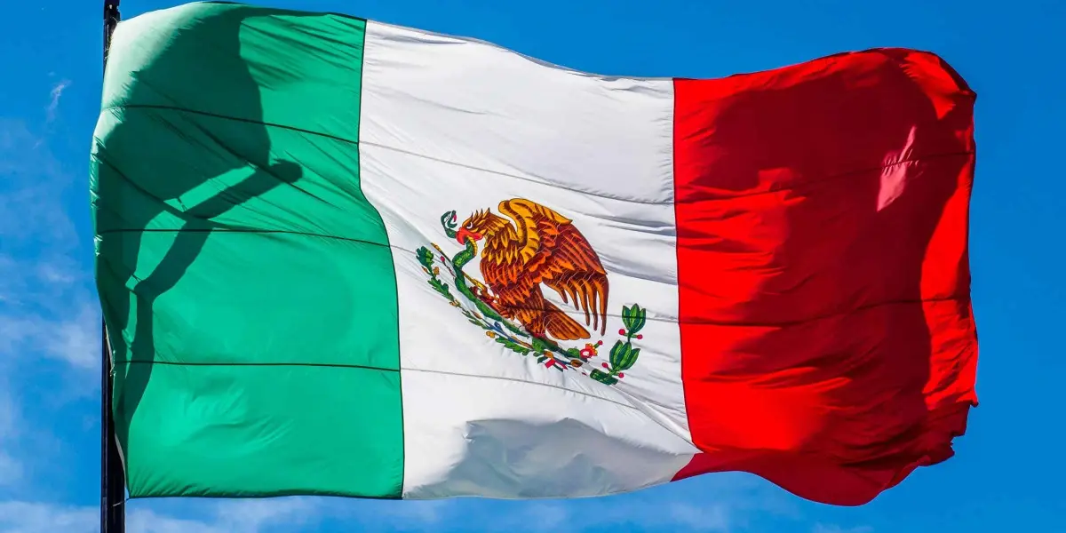 Bandera de México. Foto: Alexander Schimmeck