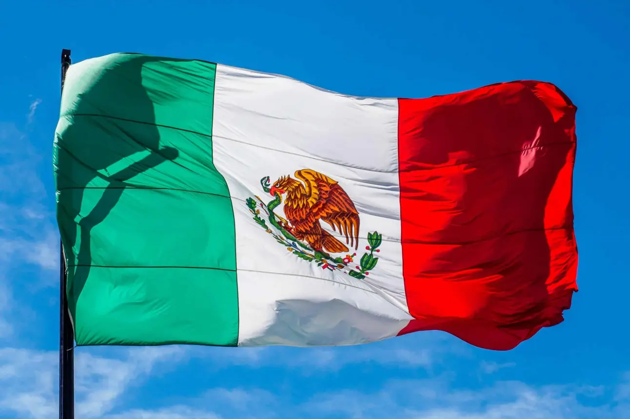 Bandera de México. Foto: Alexander Schimmeck