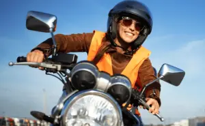 Protege tu vida. El casco de moto es la clave para una conducción segura