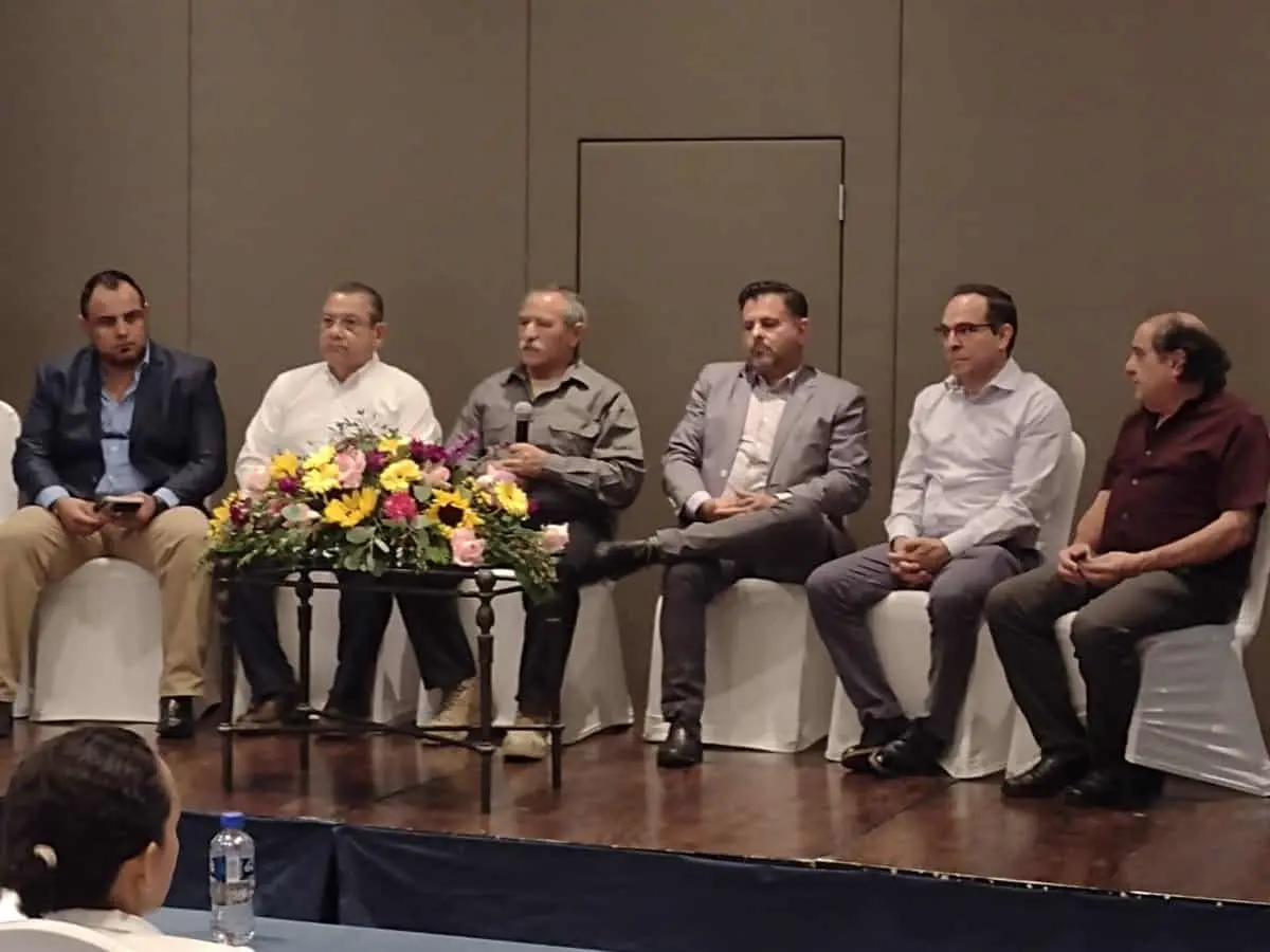 Panel de seguridad durante el Informe de Paz.