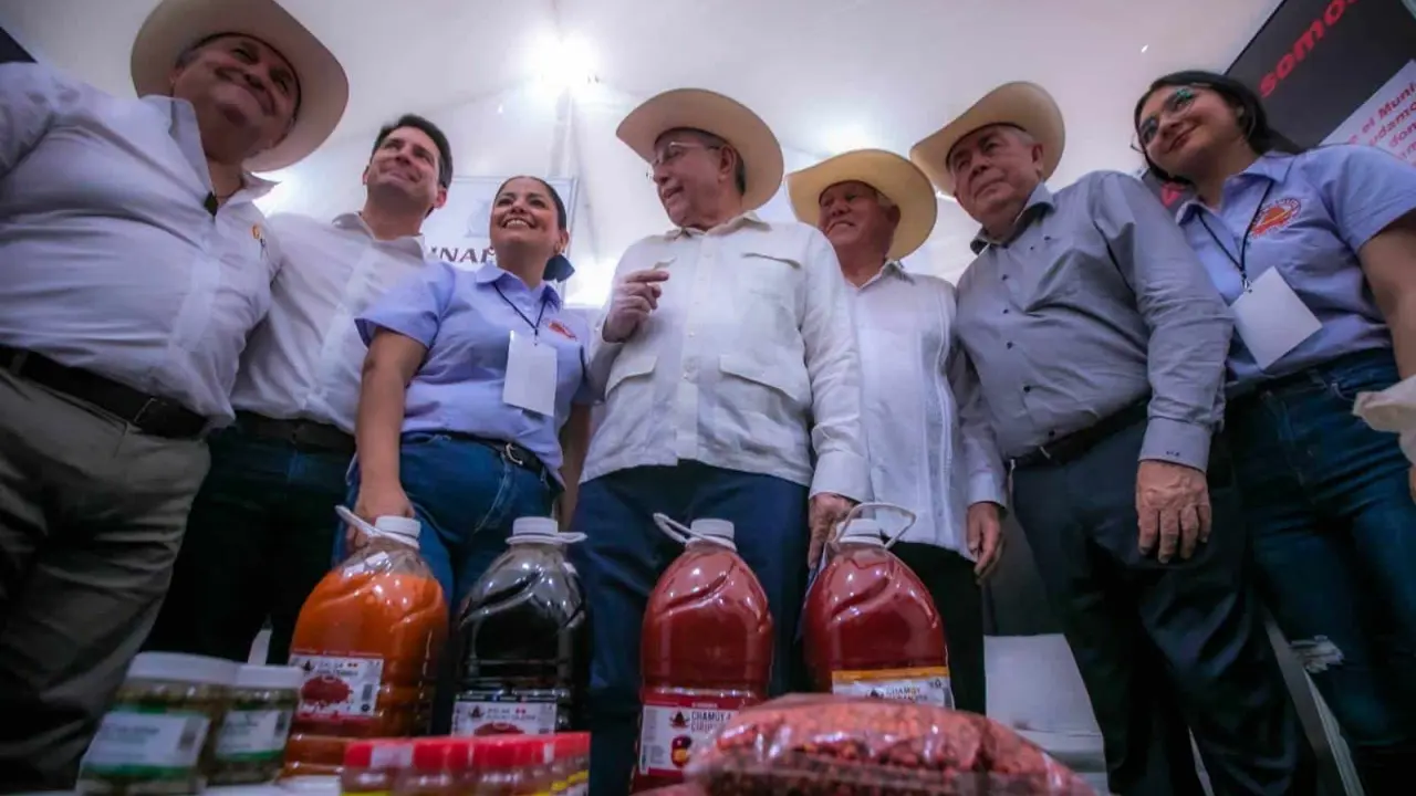 Autoridades recorren las instalaciones de la Expo Agro Sinaloa 2024.