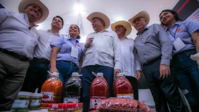 Autoridades recorren las instalaciones de la Expo Agro Sinaloa 2024.