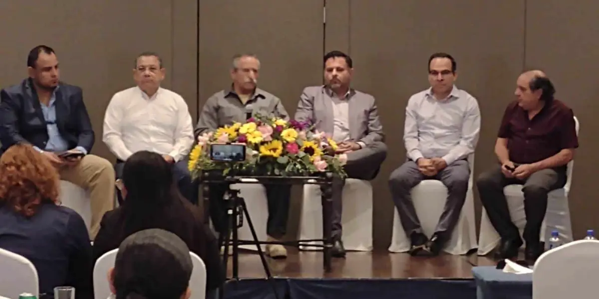 El panel con especialistas en materia de seguridad y robo de vehículos fue todo un éxito.