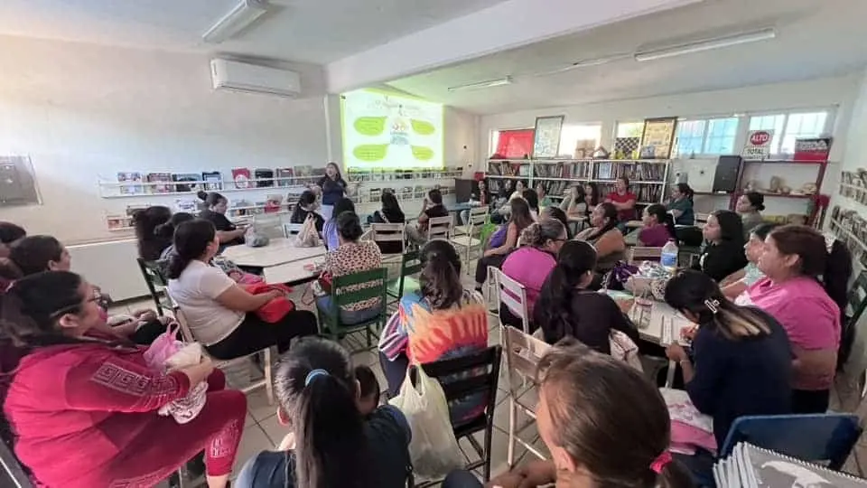 Papás participan en talleres de valores 