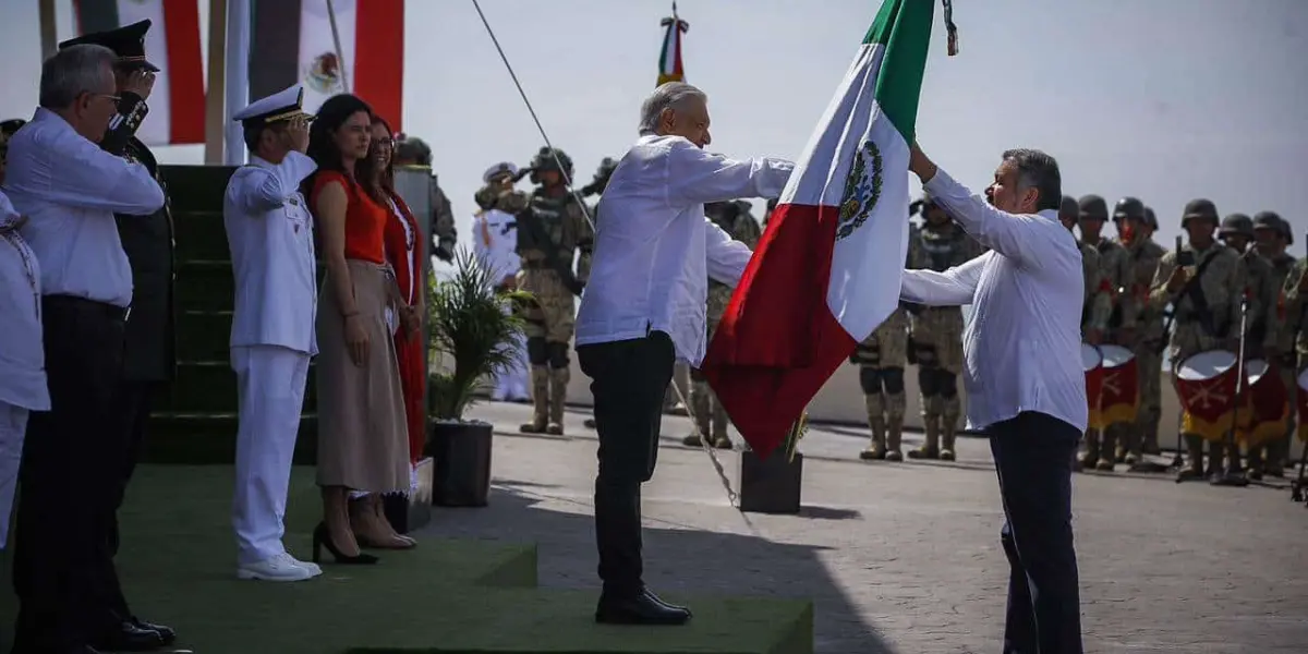 AMLO conmemora el Día de la Bandera desde Mazatlán para todo México,