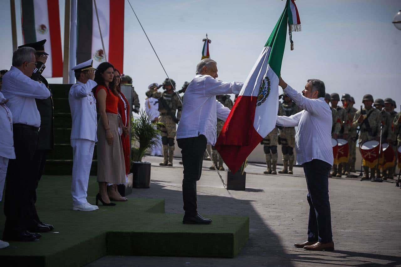 AMLO conmemora el Día de la Bandera desde Mazatlán para todo México,
