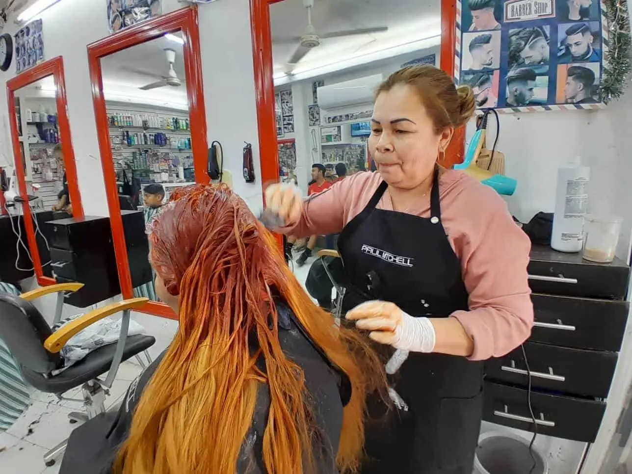 En el mercadito de Villa Juárez Martha Pérez Márquez abre las puertas a la transformación estética