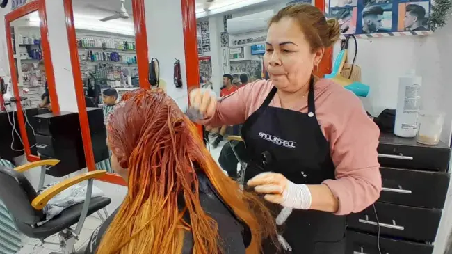En el mercadito de Villa Juárez Martha Pérez Márquez abre las puertas a la transformación estética