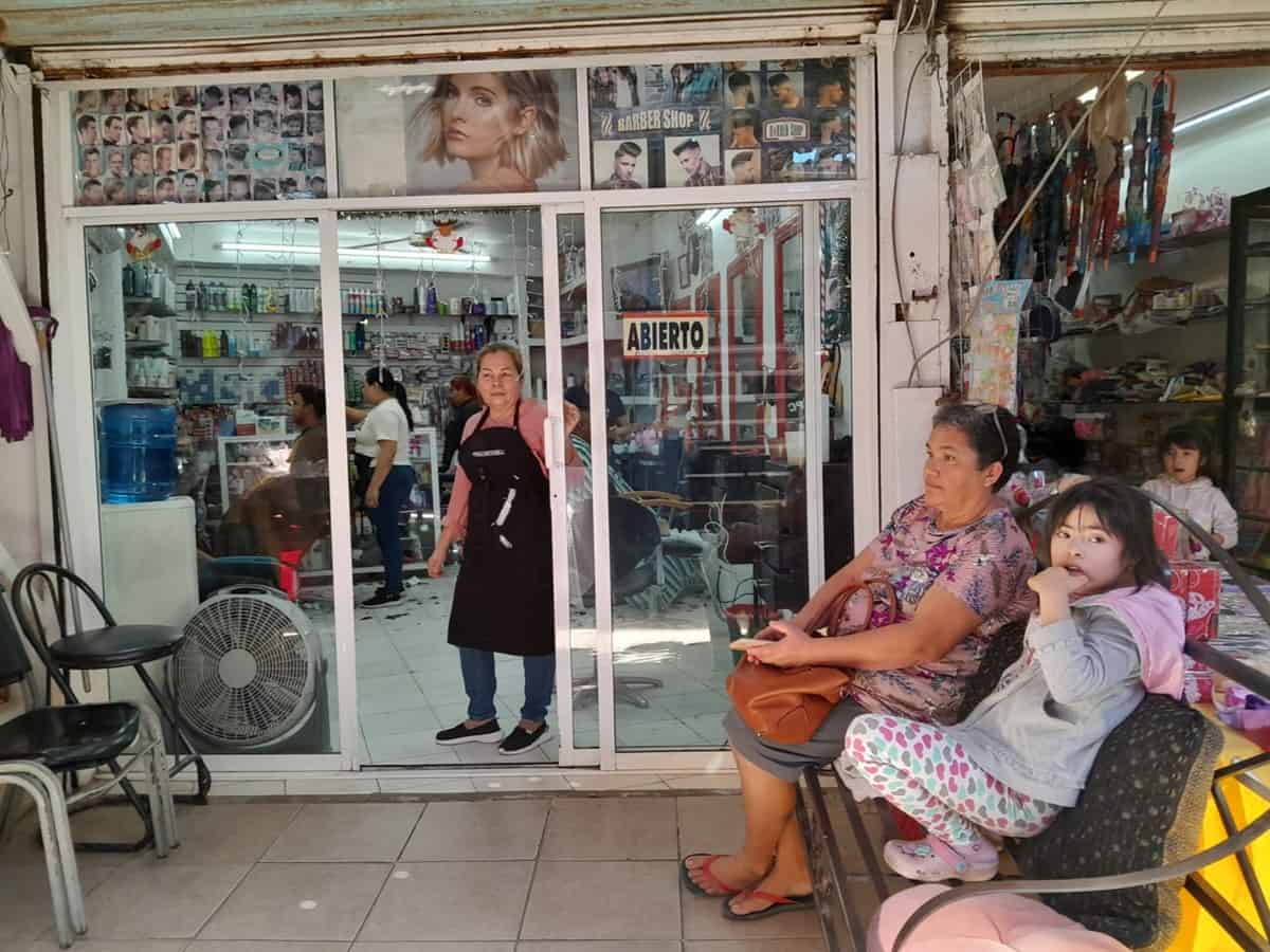 En el mercadito de Villa Juárez Martha Pérez Márquez abre las puertas a la transformación estética