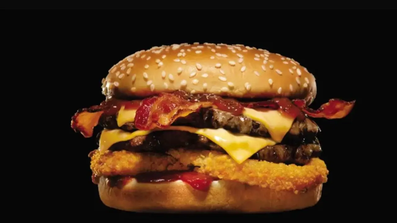 La hamburguesa Western Bacon Cheeseburguer estará al 2x1 en Carls Jr.