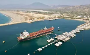 Así es rompeolas de Salinas Cruz; mide 1.5 km mar adentro