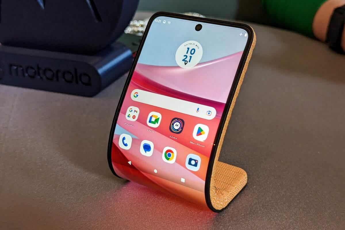 MWC 2024 Motorola asombra con su nuevo smartphone plegable Tus