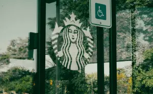 ¿A qué hora abren Starbucks en México?