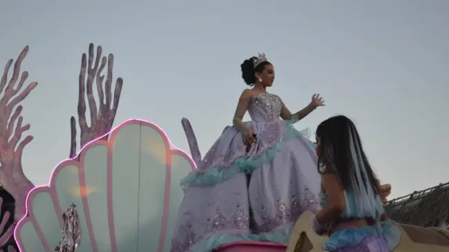 El desfile de las comparsas es uno de los eventos más esperados del Carnaval de Altata. Foto: Cortesía.