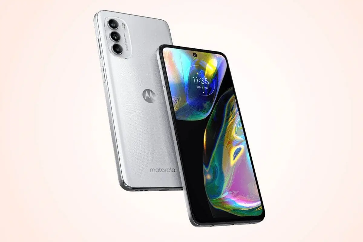 El Moto G82 cuenta con pantalla pOLED de 6.5 pulgadas y cámara de 50 MP. Foto: Motorola