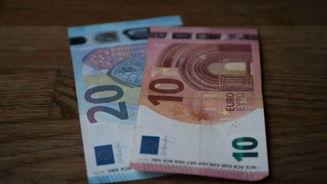 Precio del euro hoy viernes 1 de marzo en los principales bancos de México. Foto: Unplash