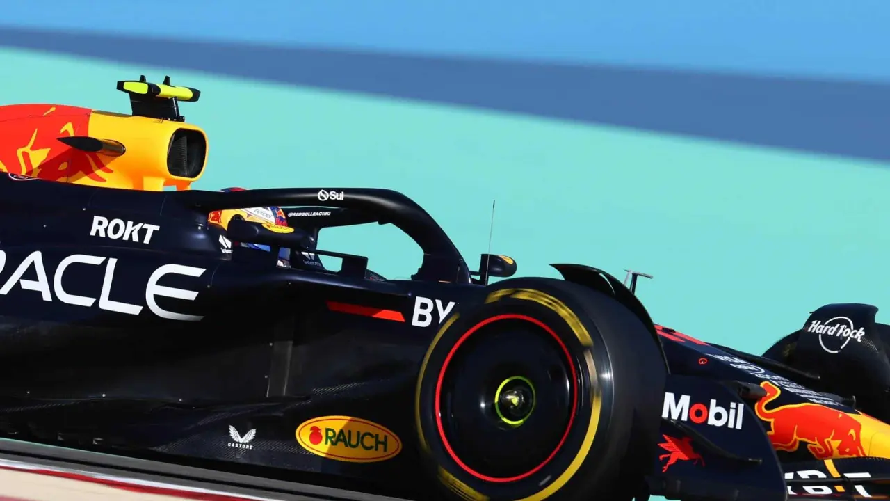 Eel piloto mexicano ha dejado su huella en McLaren, Force India/Racing Point, y actualmente, en Red Bull | Imagen: @SChecoPerez