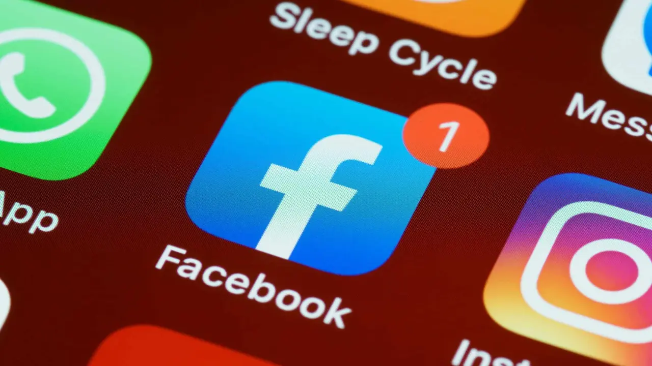 Usuarios en diversas partes del mundo reportan fallas en las redes Facebook, Instagram y Facebook Messenger. Foto: Brett Jordan