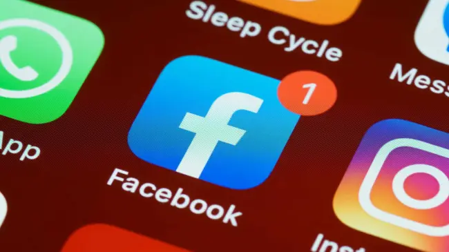 Usuarios en diversas partes del mundo reportan fallas en las redes Facebook, Instagram y Facebook Messenger. Foto: Brett Jordan