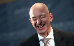 Jeff Bezos quita del pódium a Musk como la persona más rica del mundo
