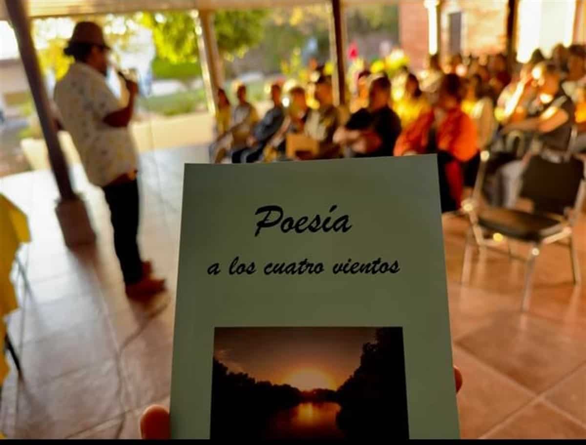 El poeta Gustavo Adolfo Ochoa presenta su libro Poesía a los cuatro vientos