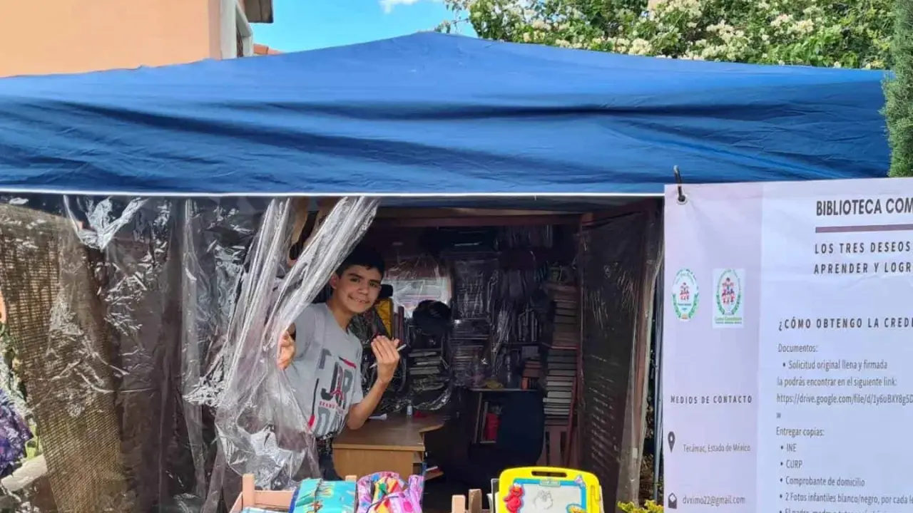 Leonardo en la biblioteca comunitaria. Cortesía A Favor de lo Mejor
