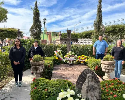 Rosarenses le cantan las mañanitas a Lola Beltrán