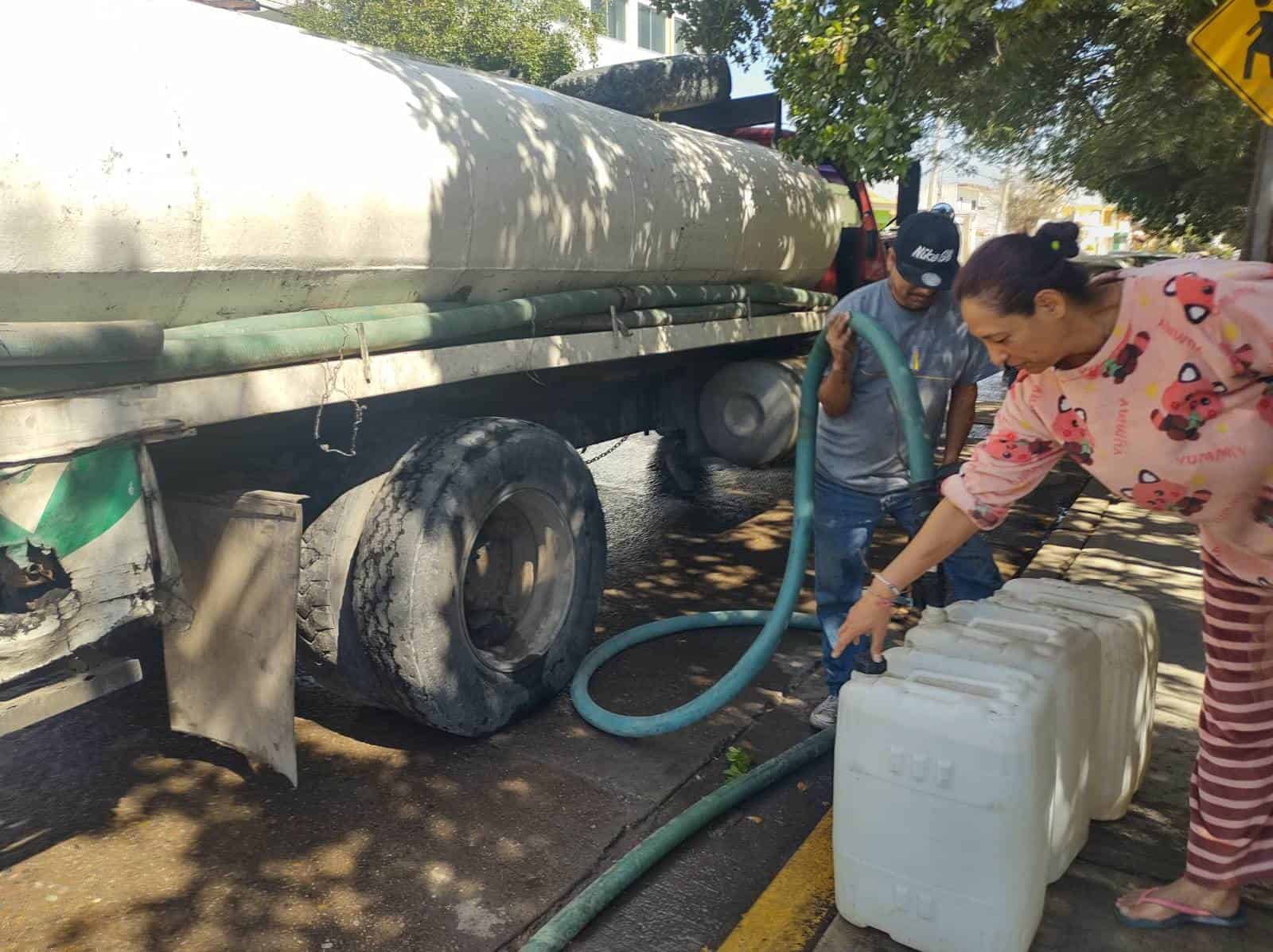 Pipas con agua en Culiacán